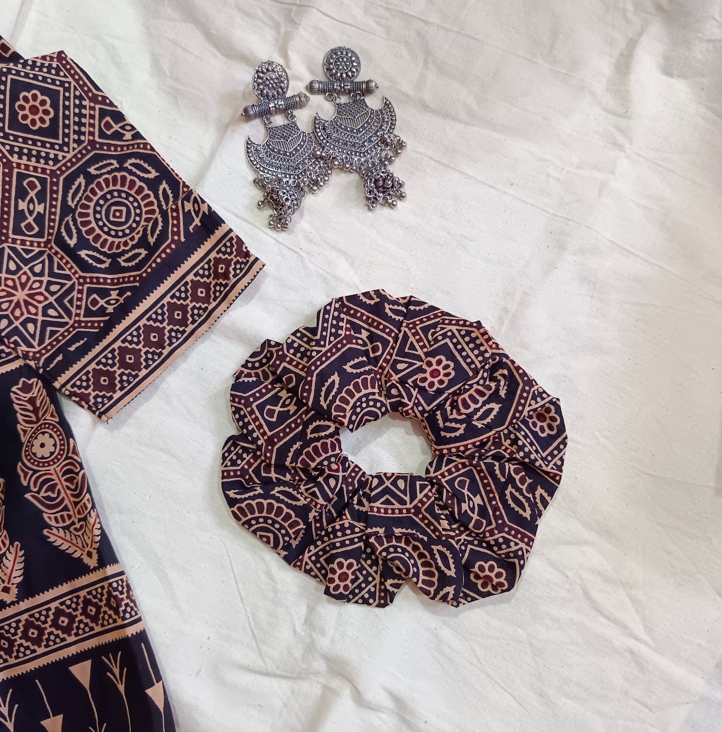 Short top , v neck , cotton printed fabric & 1 scrunchie free