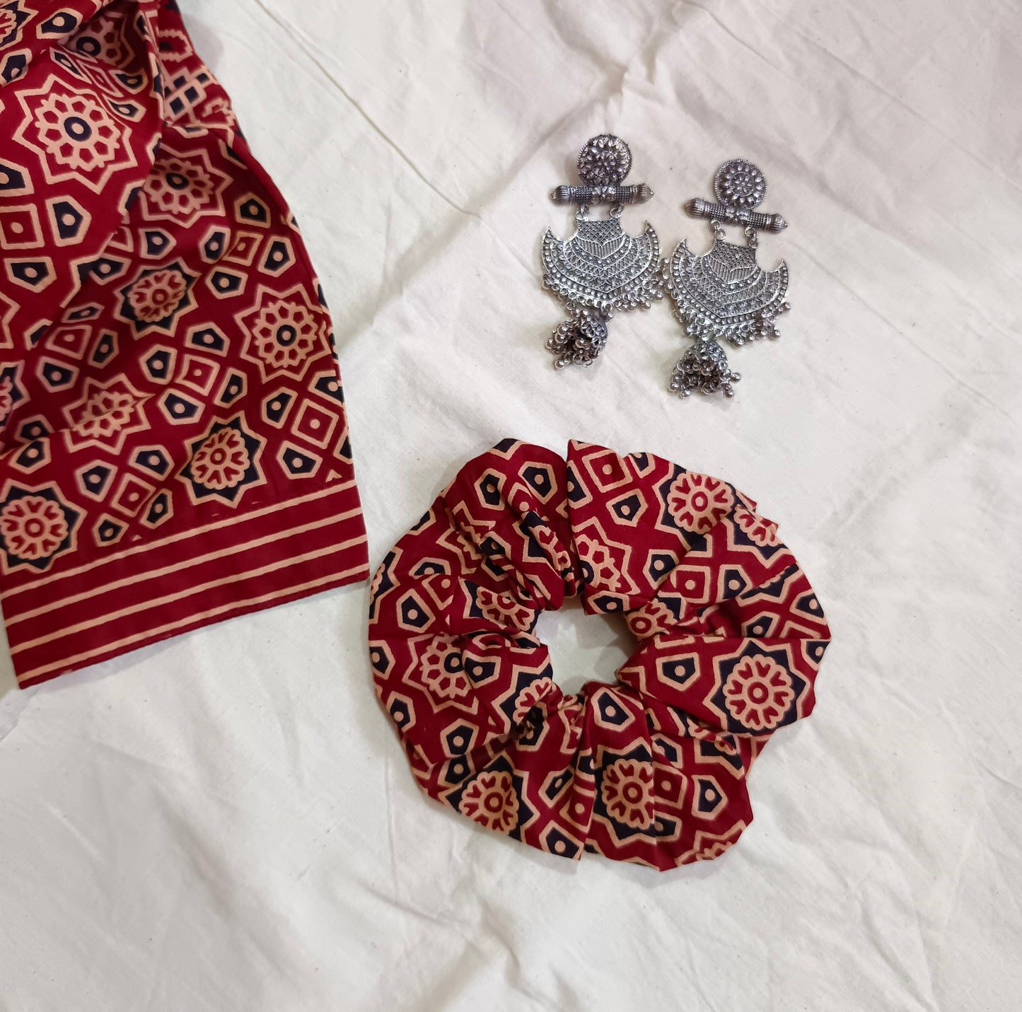 Samesu cotton squre neck top & 1 scrunchie free