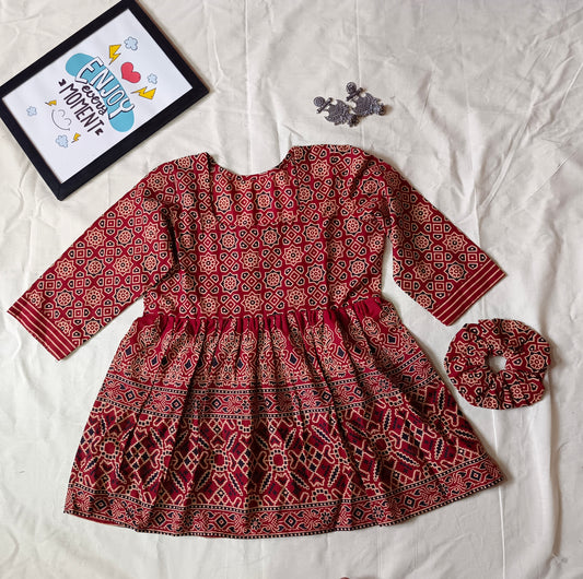 Samesu cotton squre neck top & 1 scrunchie free