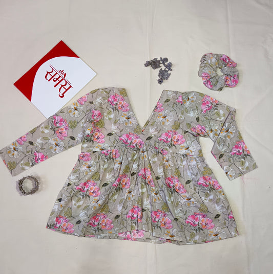 Short top with long sleeve , cotton fabric & 1 scrunchie free